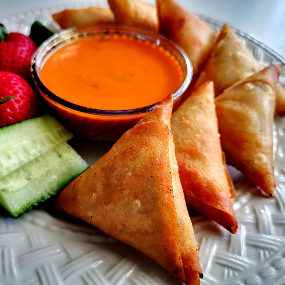 Samoosa And Spring Rolls